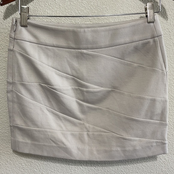 EXPRESS Beige Skirt - Picture 2 of 7